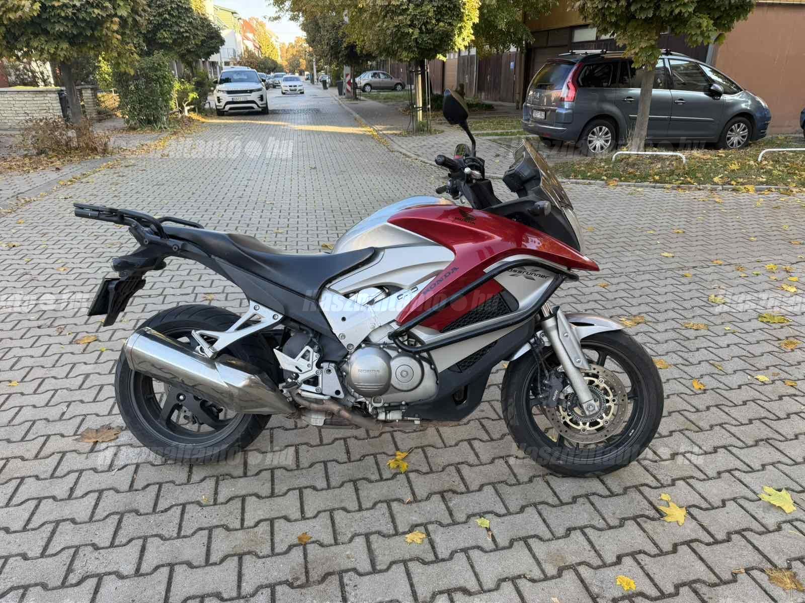 HONDA VFR 800 X 2011/9 - 1