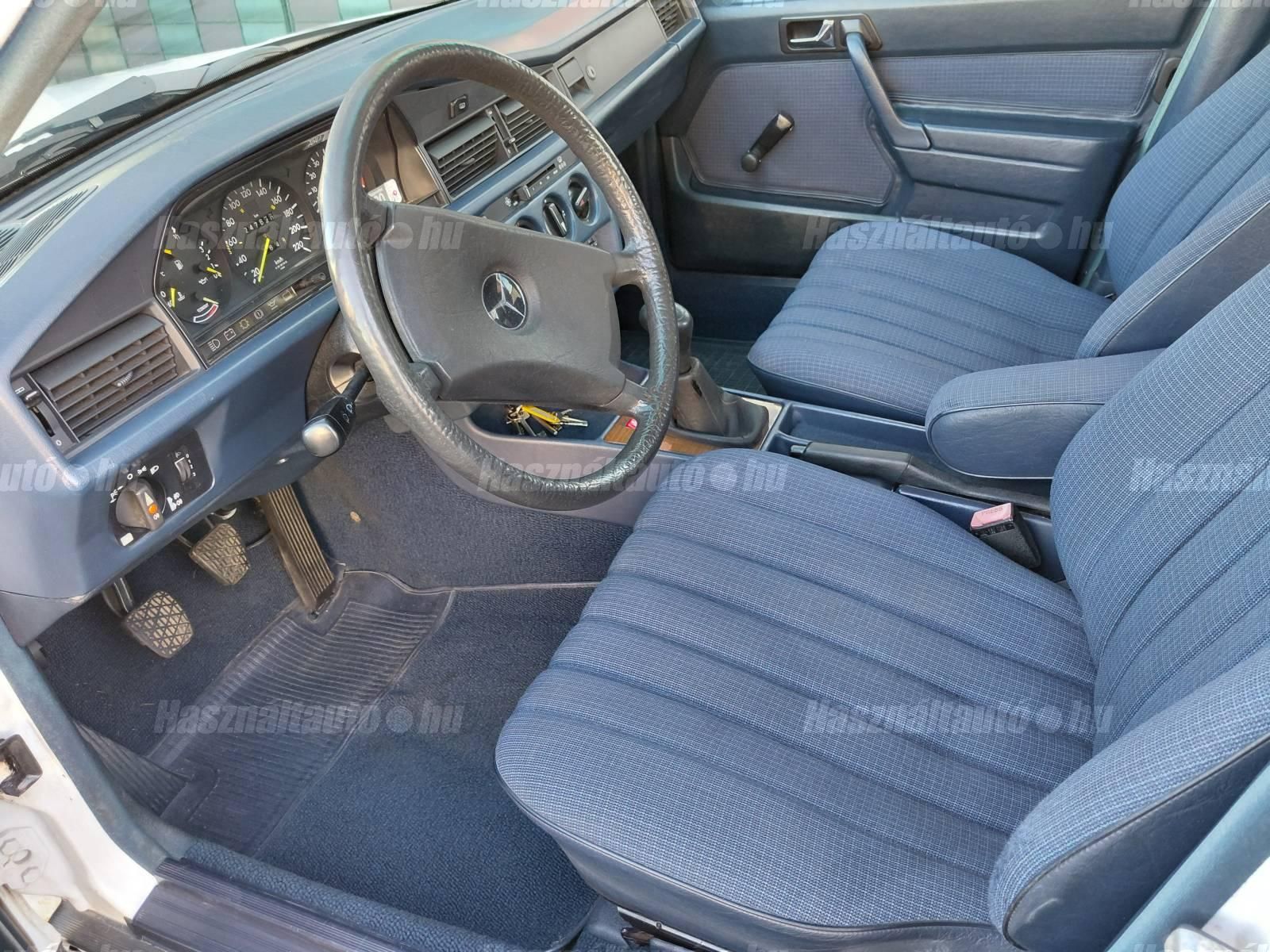 MERCEDES-BENZ 190 1988/4 - 1