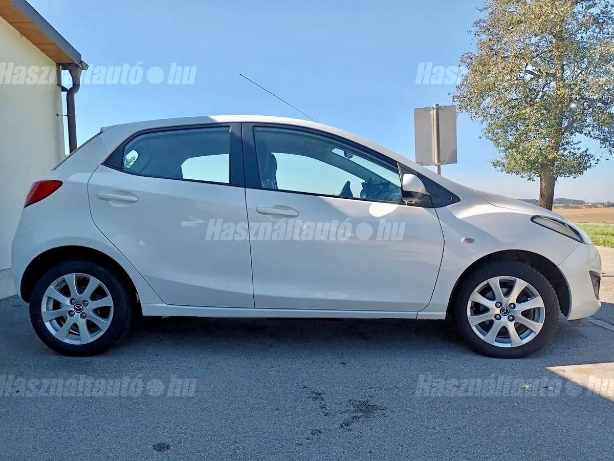MAZDA 2 2013/5 - 1