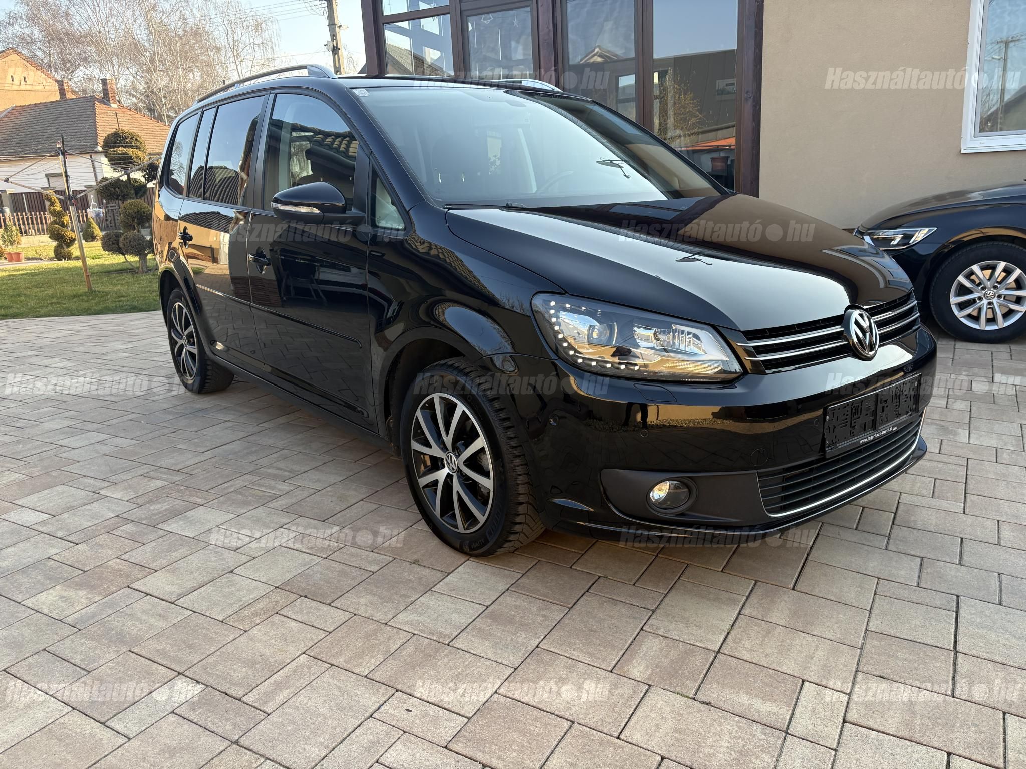 VOLKSWAGEN TOURAN 2013 - 1
