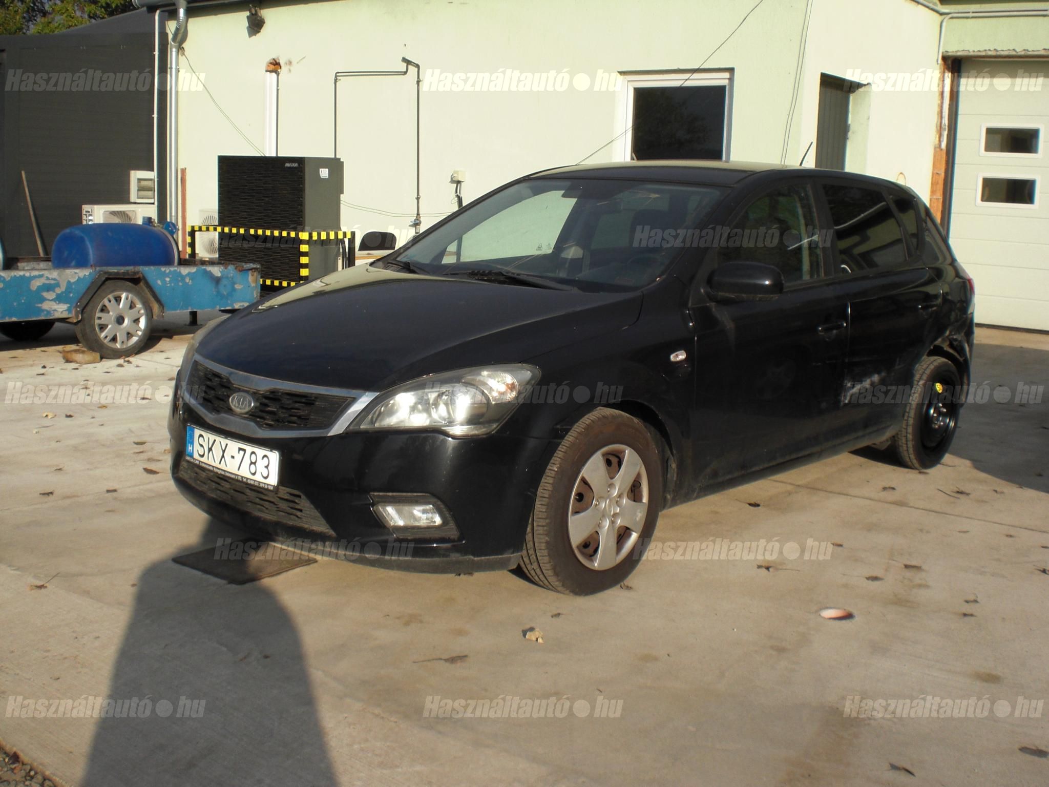 KIA CEE'D 2011/8 - 1