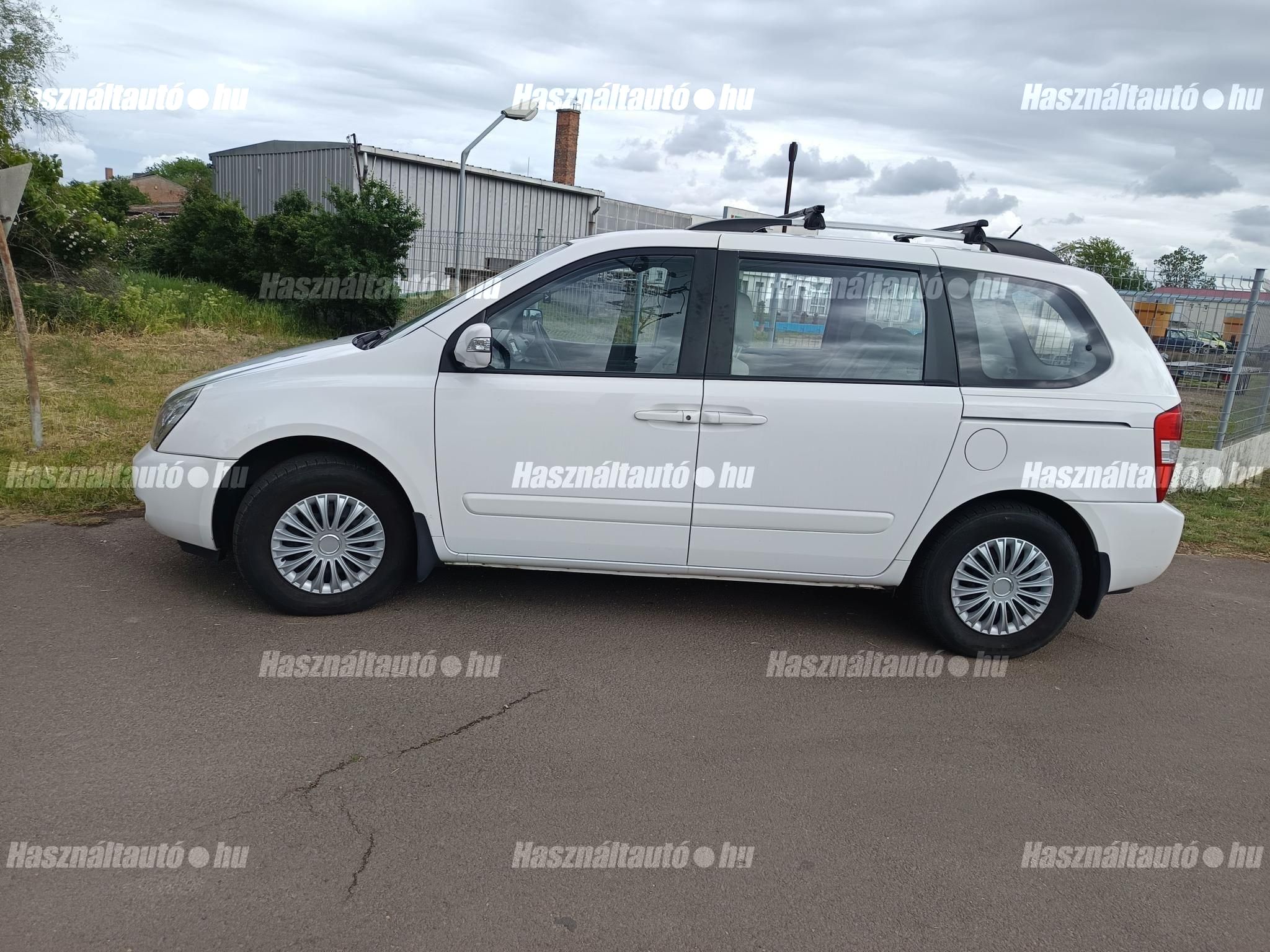 KIA CARNIVAL 2011/3 - 1