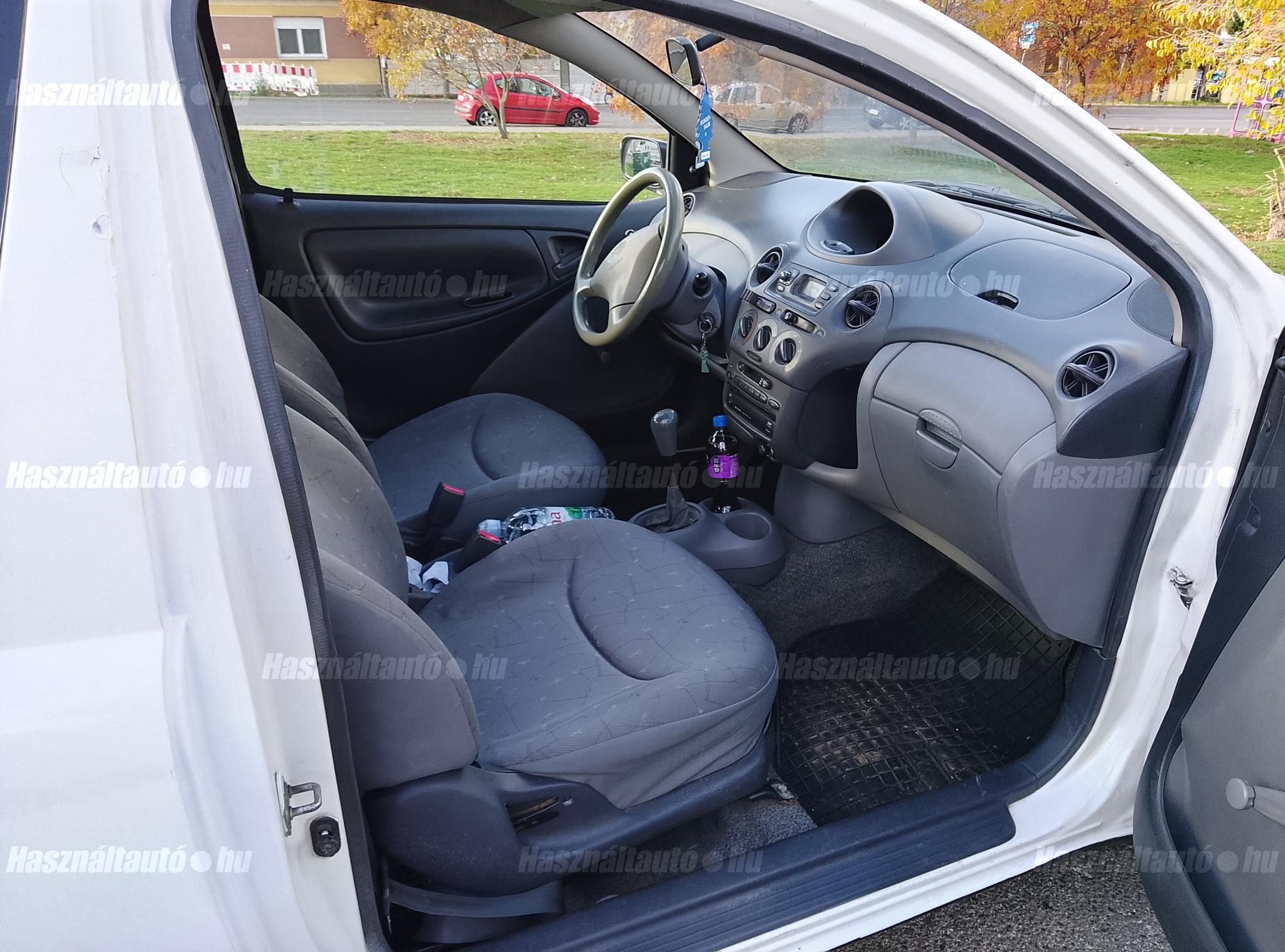 TOYOTA YARIS 1999/7 - 1