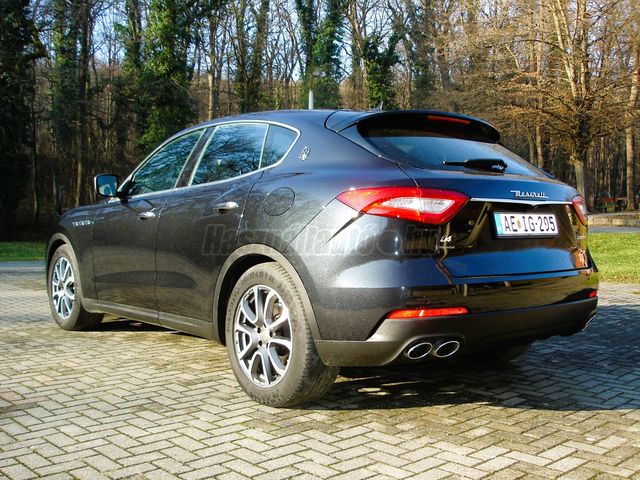 Elad Haszn Lt Maserati Levante D V Granlusso Automata Fekete Met L Sz N