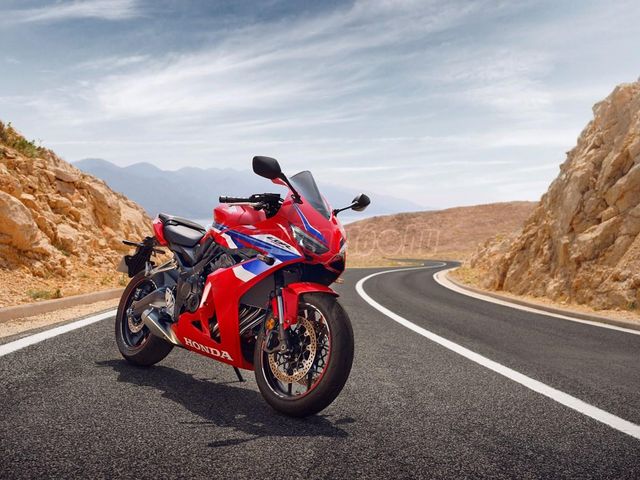 HONDA CBR 650 R 2024 Fekete és Piros színben RENDELHETŐ