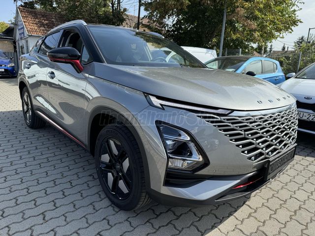 OMODA OMODA 5 Prémium. Kéttónusú fényezés: Metál duó piros dekorelemekkel színben!