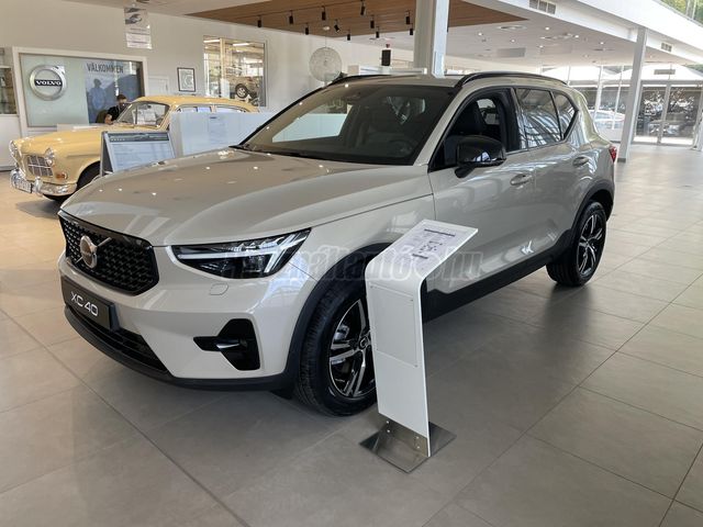 VOLVO XC40 2.0 [B3] MHEV Plus Dark DCT