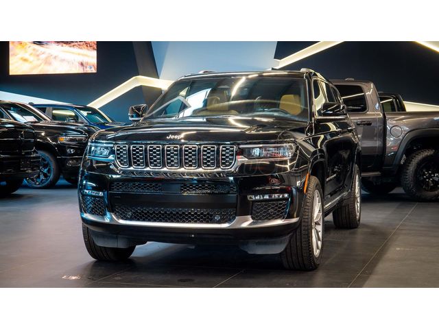 JEEP GRAND CHEROKEE Summit L. 5.7 V8 / Head-up / Panorama / Night vision / 6 ülés