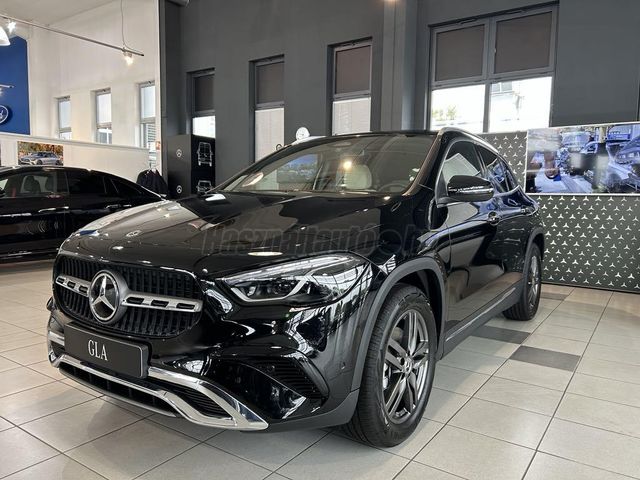 MERCEDES-BENZ GLA-OSZTÁLY GLA 200 Progressive Line 7G-DCT Készletről