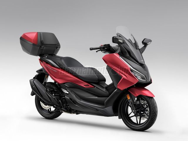 HONDA FORZA 350 2025. Okos dobozzal KÉSZLETRŐL! 6 év GARANCIA
