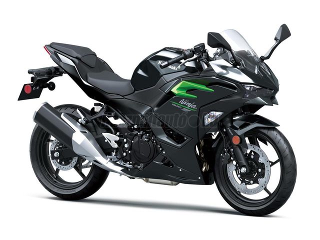 KAWASAKI NINJA 500 / 2025 / Székesfehérváron