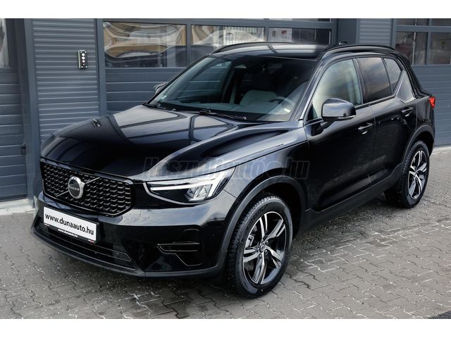 VOLVO XC40 2.0 [B3] MHEV Plus Dark DCT Business ajánlat 2025.májusi érkezés MY26-os modell