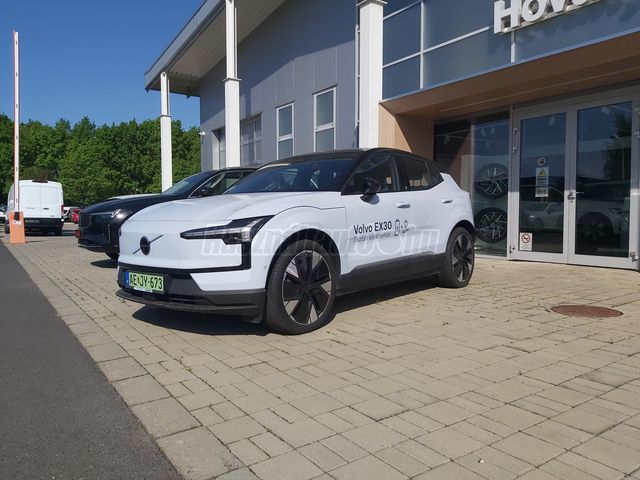 VOLVO EX30 Single Motor Extended Range Ultra AZONNAL ELÉRHEETŐ! MEGNÖVLET HATÓTÁVOLSÁG!