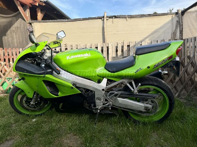 Eladó KAWASAKI ZX-7R (NINJA) 748 cm³ (1997) Motorkerékpár