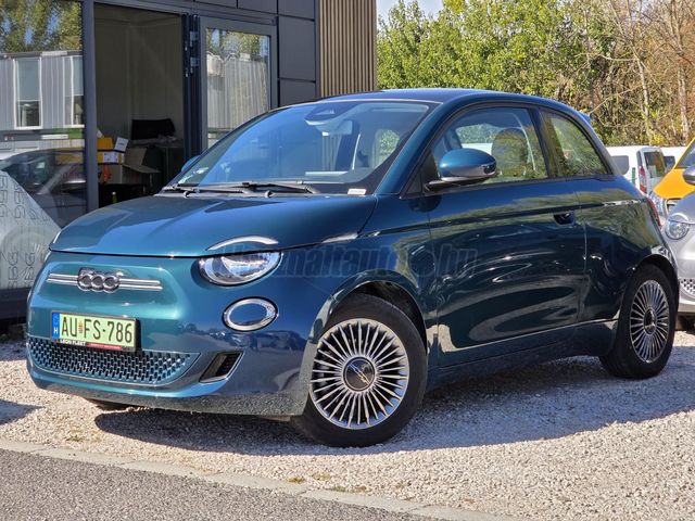 FIAT 500e Icon 42kWh (Automata) ÁFÁ-s! Operatív lízingre is! Eurolesingre is! Panoráma tető! 300km hatótáv