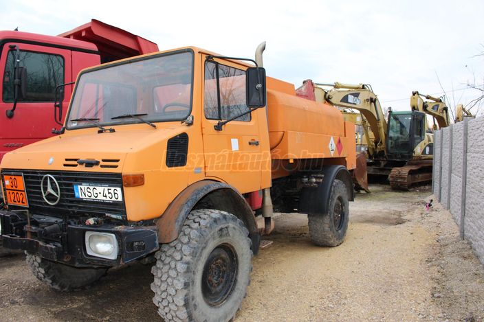 MERCEDES-BENZ Unimog  4X4