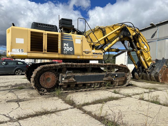 KOMATSU PC700