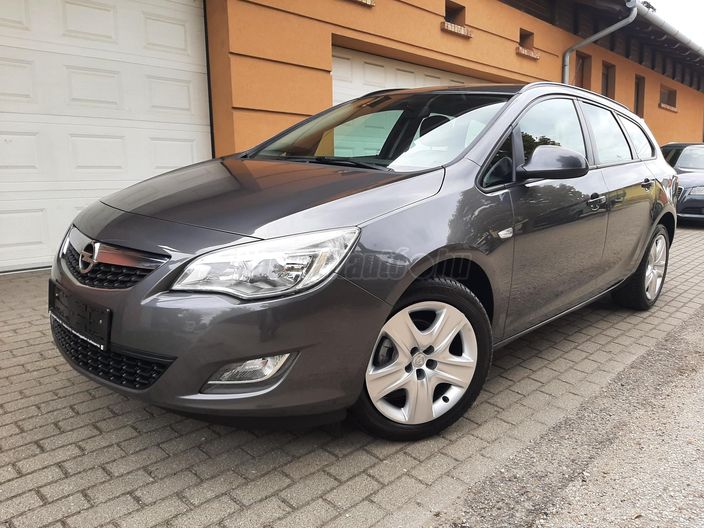 OPEL ASTRA J Sports Tourer 1.6 Enjoy
