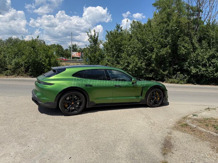 PORSCHE TAYCAN Turbo S Cross Turismo