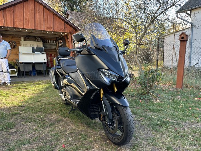 YAMAHA TMAX