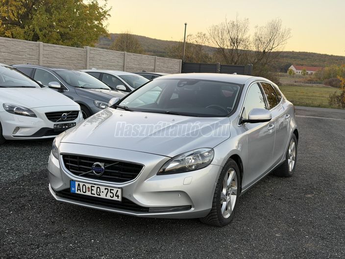 VOLVO V40 1.6 D [D2] Momentum