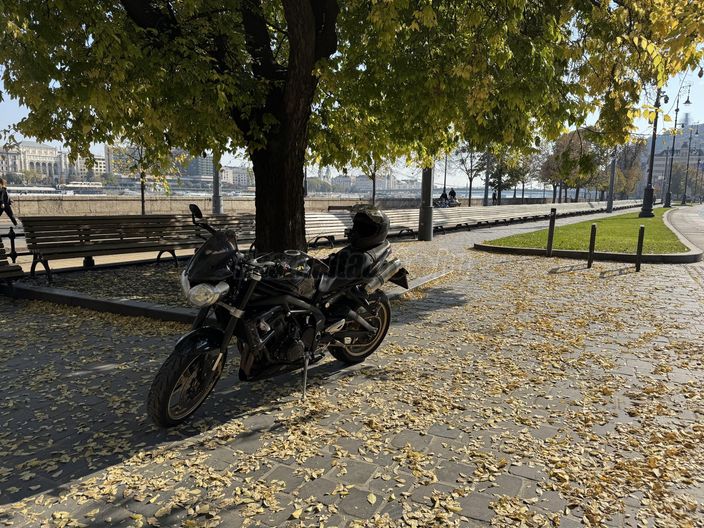 TRIUMPH STREET TRIPLE 675 R