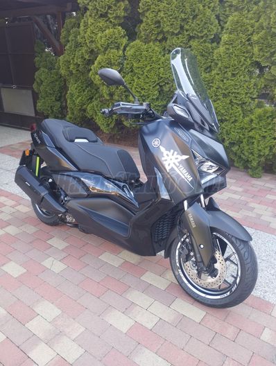 YAMAHA X-MAX 300