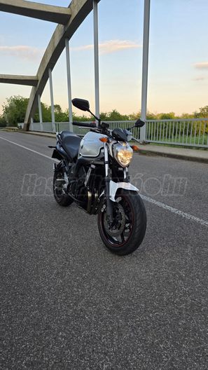 YAMAHA FZ6-N