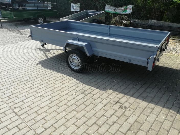 EGYEDI Új 3 m x 1.5 m x 0.3 m festett laprugós utánfutó