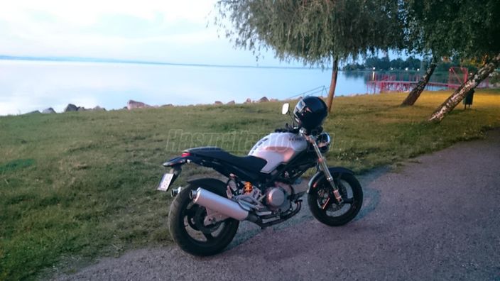 DUCATI MONSTER 600