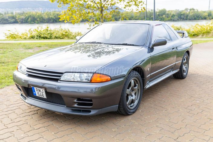 NISSAN GT-R