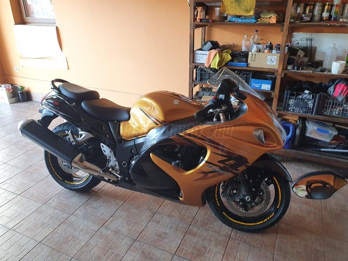 SUZUKI GSX 1300 R (HAYABUSA)