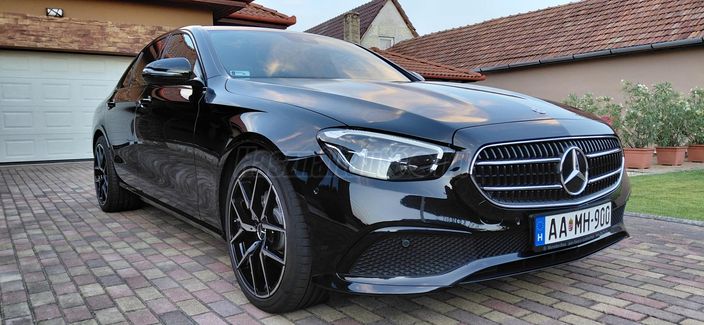 MERCEDES-BENZ E 220