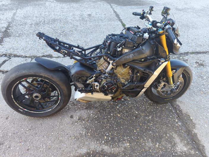 DUCATI STREETFIGHTER V4