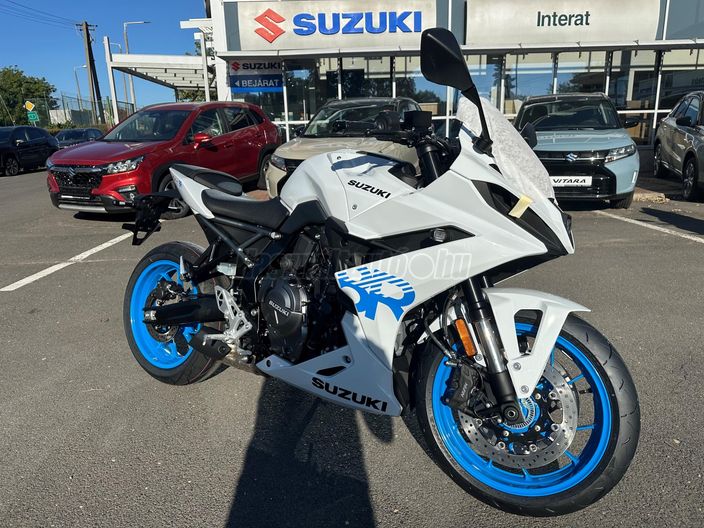 SUZUKI GSX 8 R