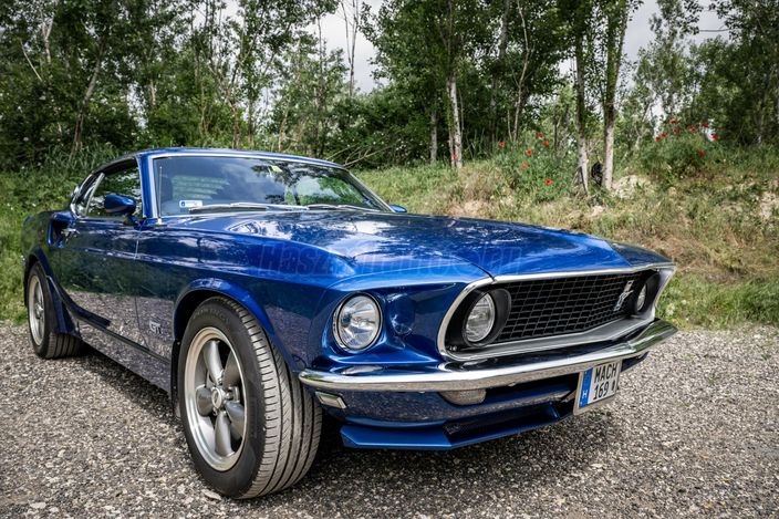 FORD MUSTANG
