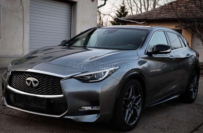 INFINITI Q30 2.0t Sport Tech AWD DCT