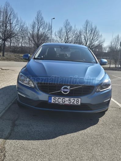 VOLVO S60 2.0 D [D4] Momentum Geartronic