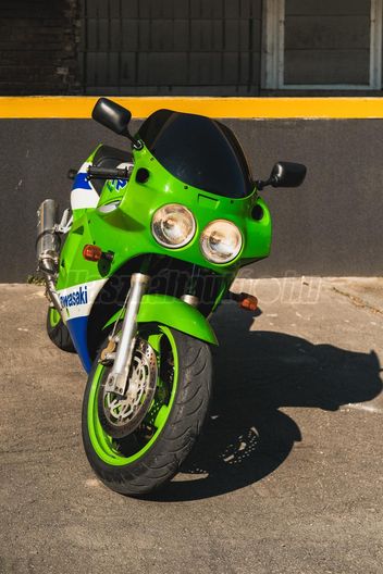 KAWASAKI ZXR 750