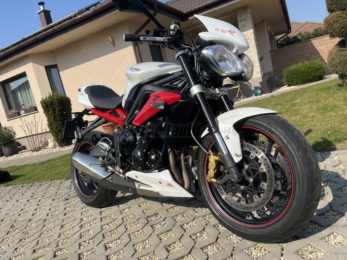 TRIUMPH STREET TRIPLE 675 R