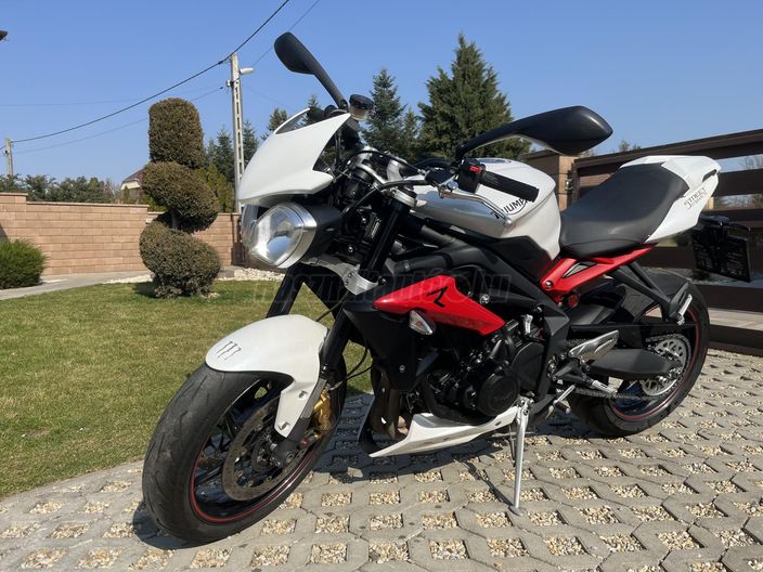 TRIUMPH STREET TRIPLE 675 R