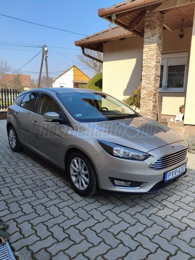 FORD FOCUS 1.0 EcoBoost Titanium