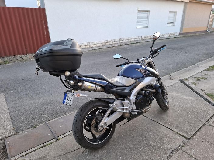 SUZUKI GSR 600