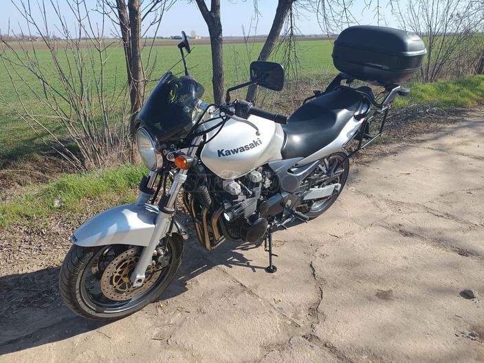 KAWASAKI ZR-7