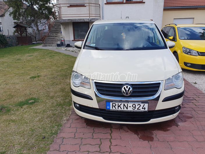 VOLKSWAGEN TOURAN