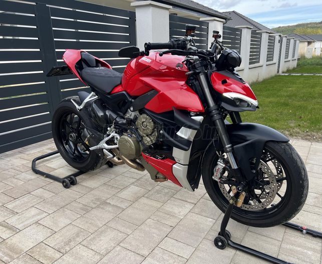 DUCATI STREETFIGHTER V4