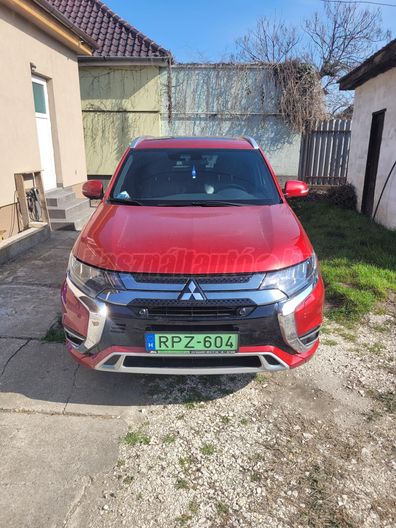 MITSUBISHI OUTLANDER 2.4 PHEV Instyle Premium 4WD CVT