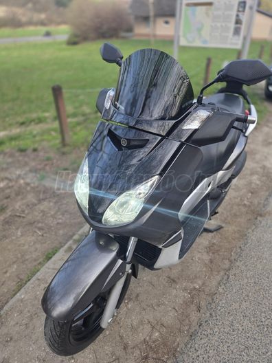 YAMAHA X-MAX 250