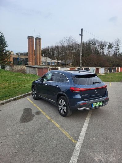 MERCEDES-BENZ EQA 250