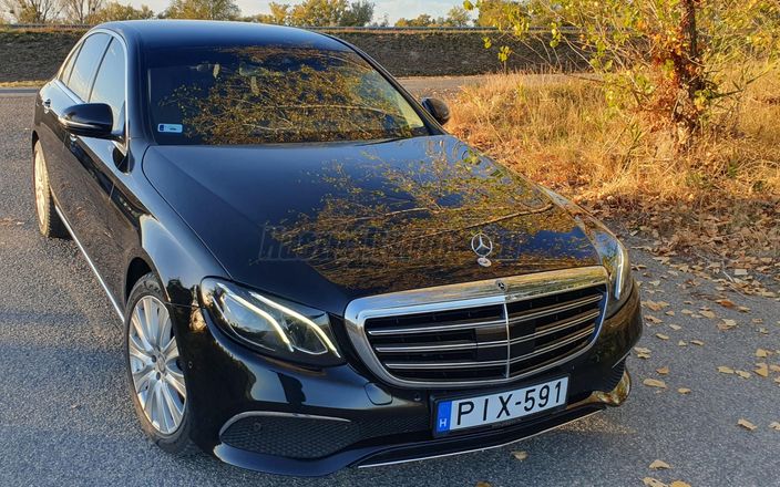 MERCEDES-BENZ E-OSZTÁLY E 220 d 4Matic 9G-TRONIC